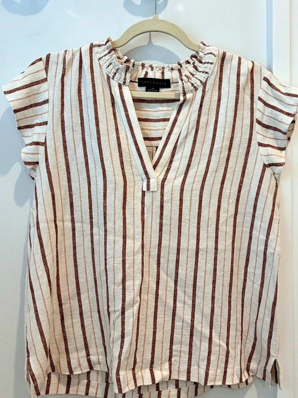 Sanctuary Striped Linen Blend Ruffle Neck Cap Sleeve Blouse White & Brown